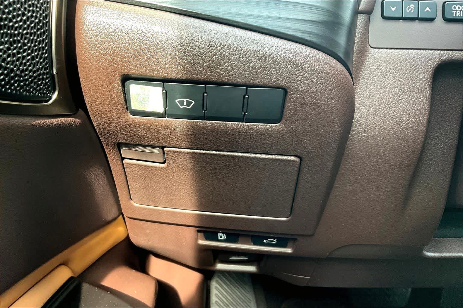 Used 2019 Lexus ES 300h Ultra Luxury w/ Accessory Package 2 FWD image 34