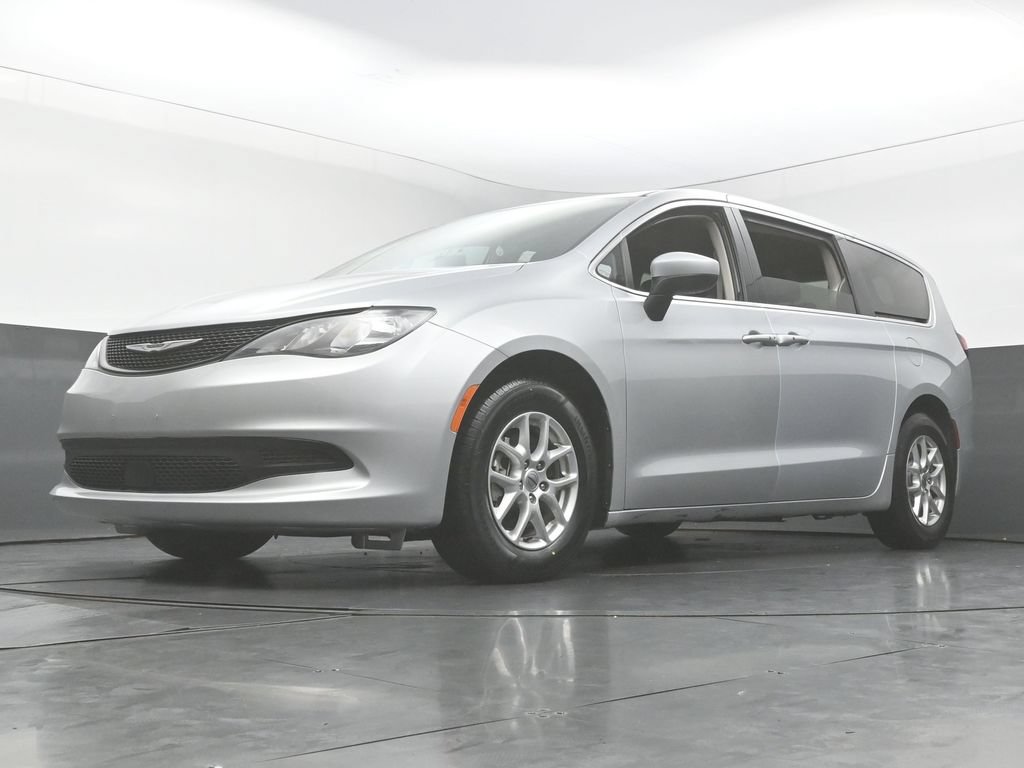 Used 2022 Chrysler Voyager LX FWD image 47