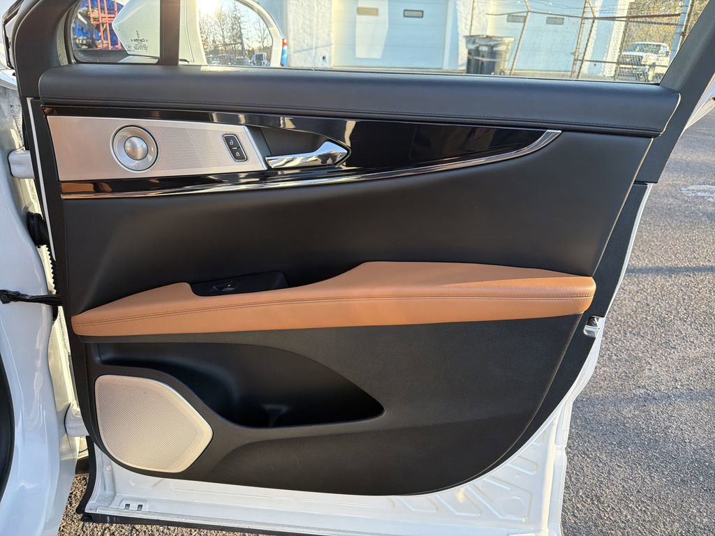 Certified 2022 Lincoln Nautilus Black Label image 14