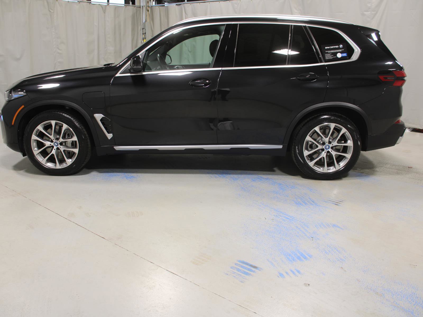 Certified 2025 BMW X5 xDrive50e w/ Parking Assistance Package image 5