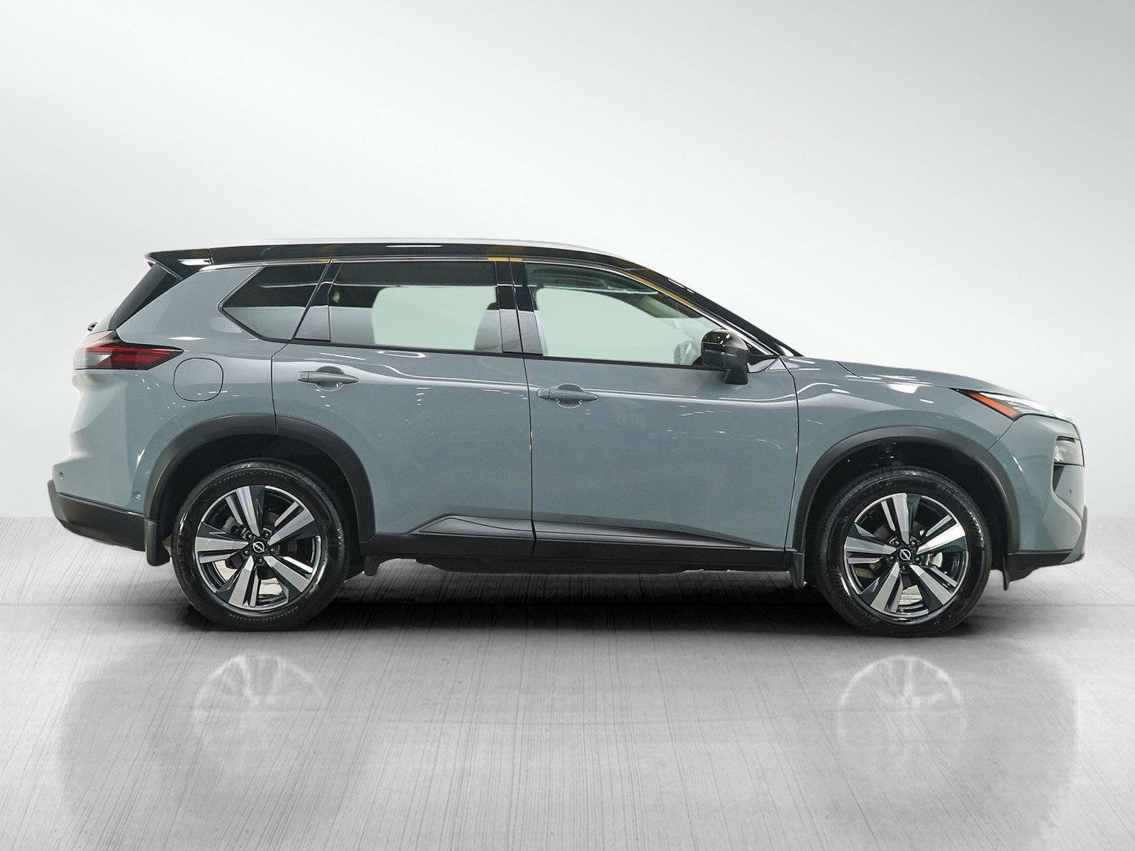 Used 2025 Nissan Rogue SL w/ SL Premium Package AWD/4WD image 6