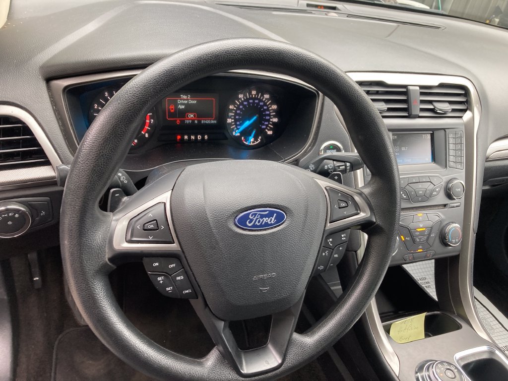 Used 2018 Ford Fusion SE FWD image 18