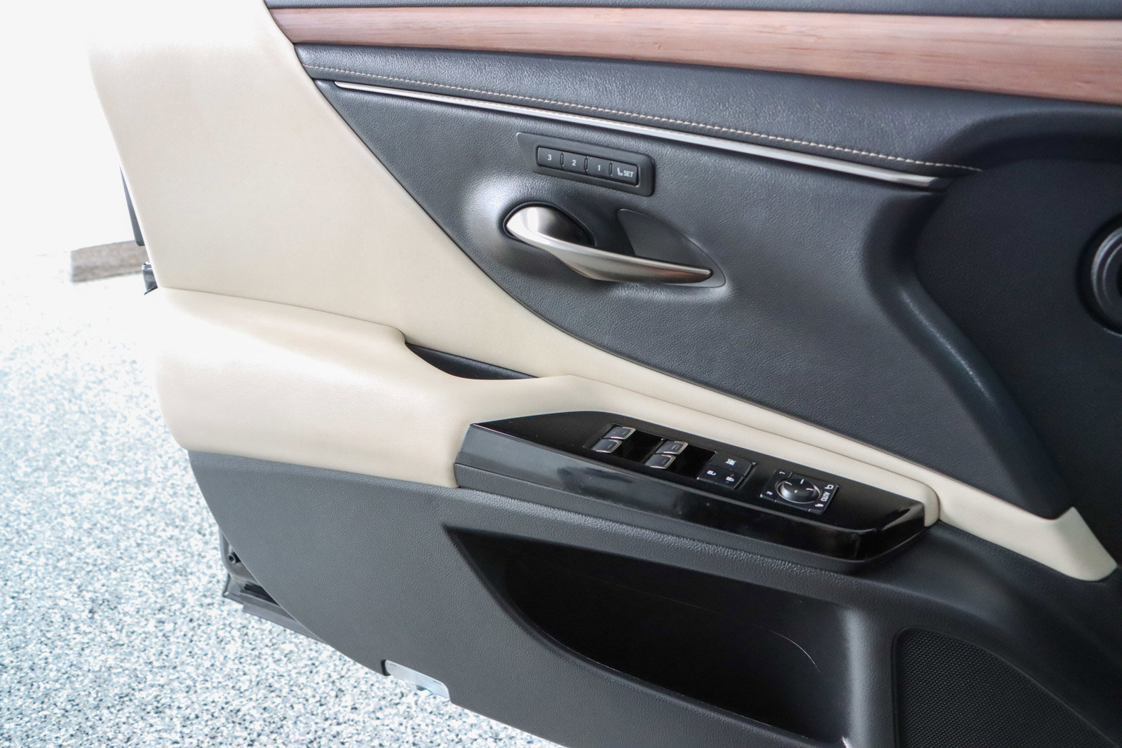 Used 2024 Lexus ES 350 w/ Premium Package FWD image 22