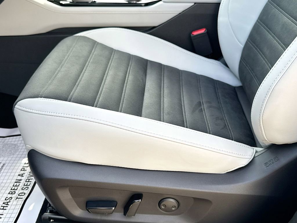 Used 2025 Mitsubishi Outlander SE image 21