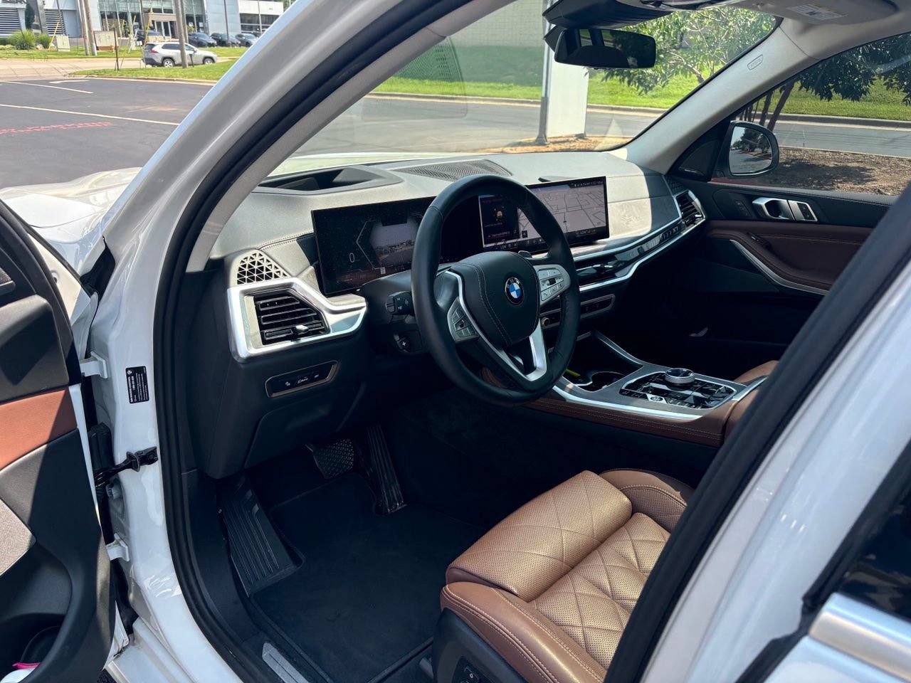 Used 2024 BMW X7 xDrive40i AWD/4WD image 13