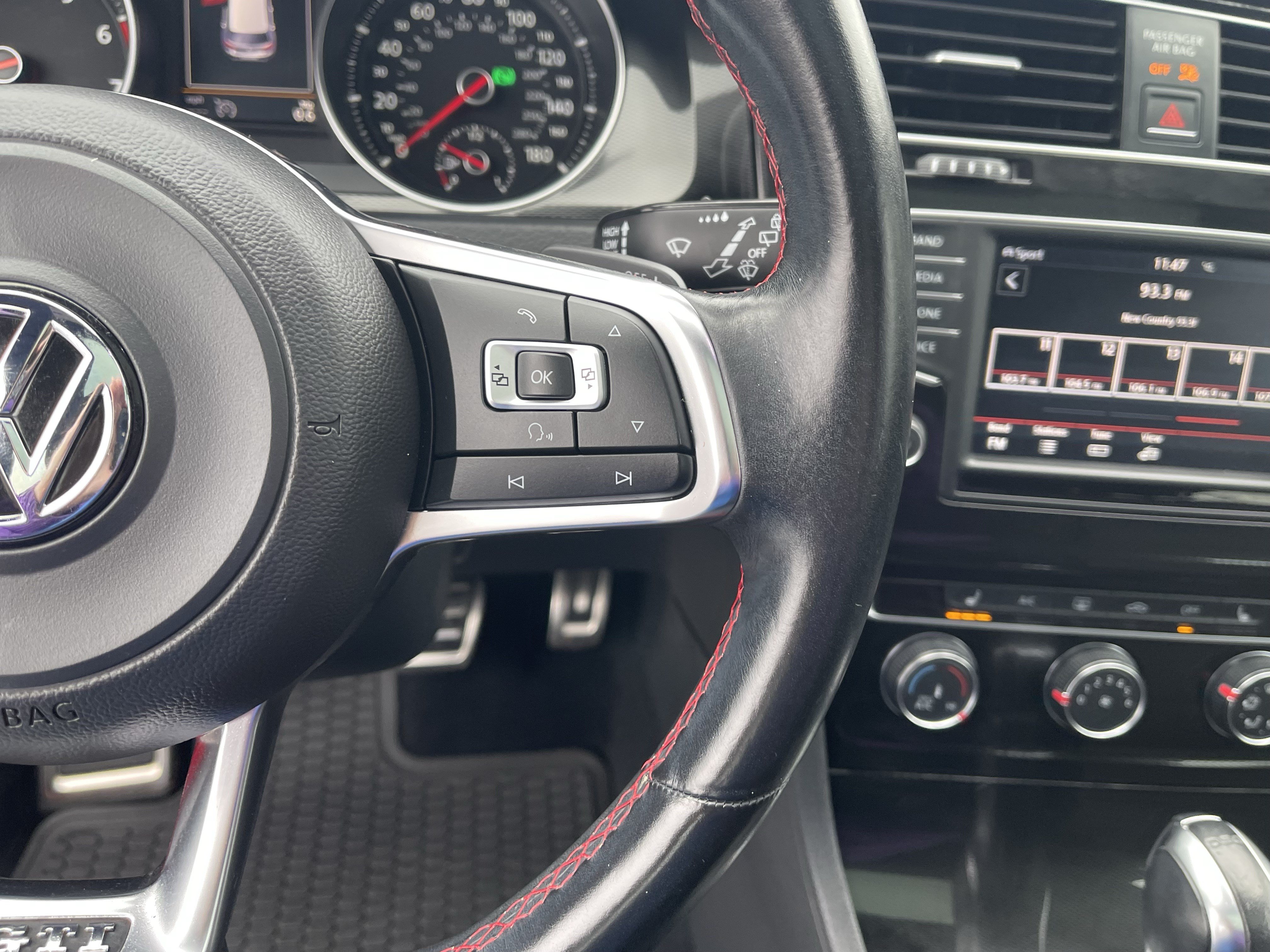 Used 2016 Volkswagen GTI SE w/ Driver Assistance Package FWD image 23