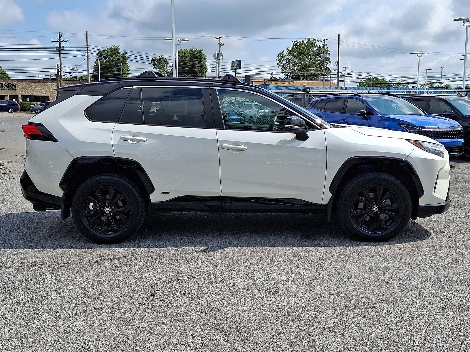 Used 2022 Toyota RAV4 XSE AWD/4WD image 5