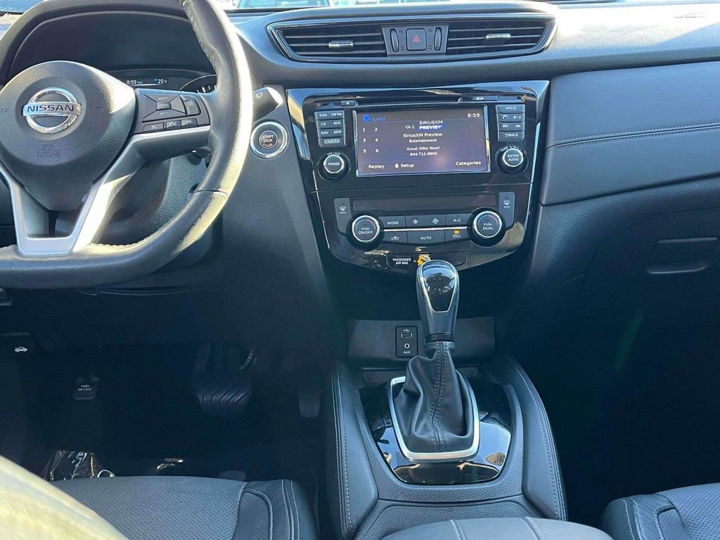 Used 2017 Nissan Rogue SL w/ SL Premium Package image 3