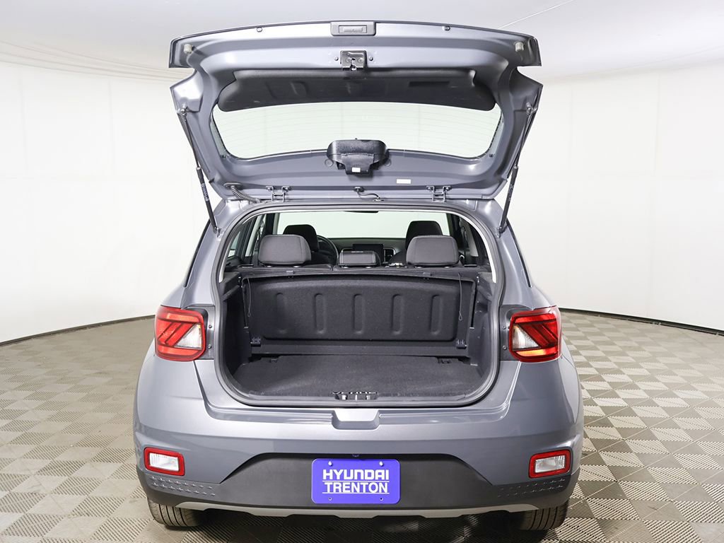 Certified 2024 Hyundai Venue SEL FWD image 17