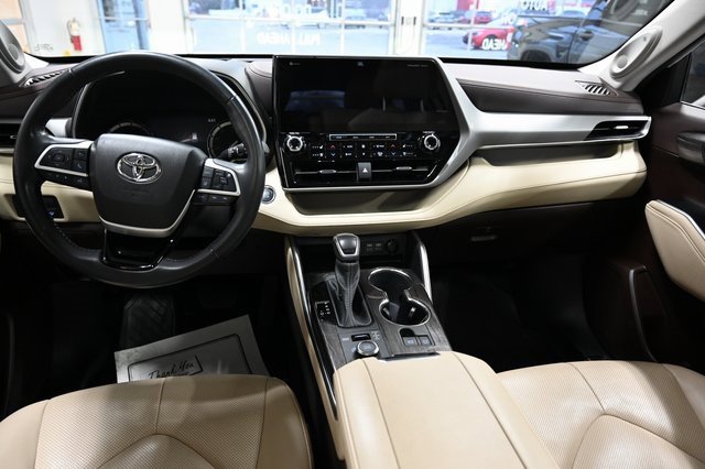 Used 2022 Toyota Highlander Platinum image 14