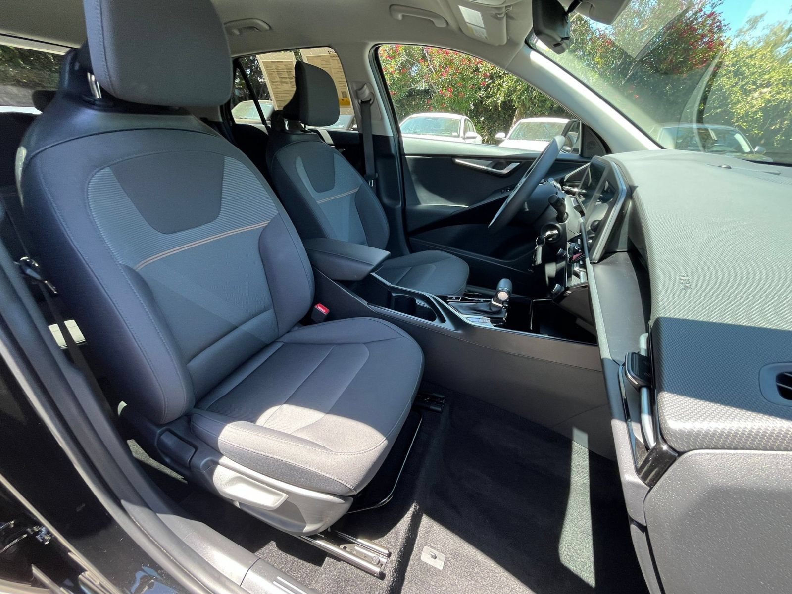 Used 2026 Kia Niro LX FWD image 34