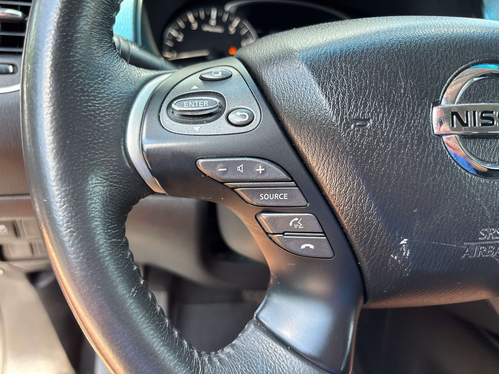 Used 2015 Nissan Pathfinder SV FWD image 15