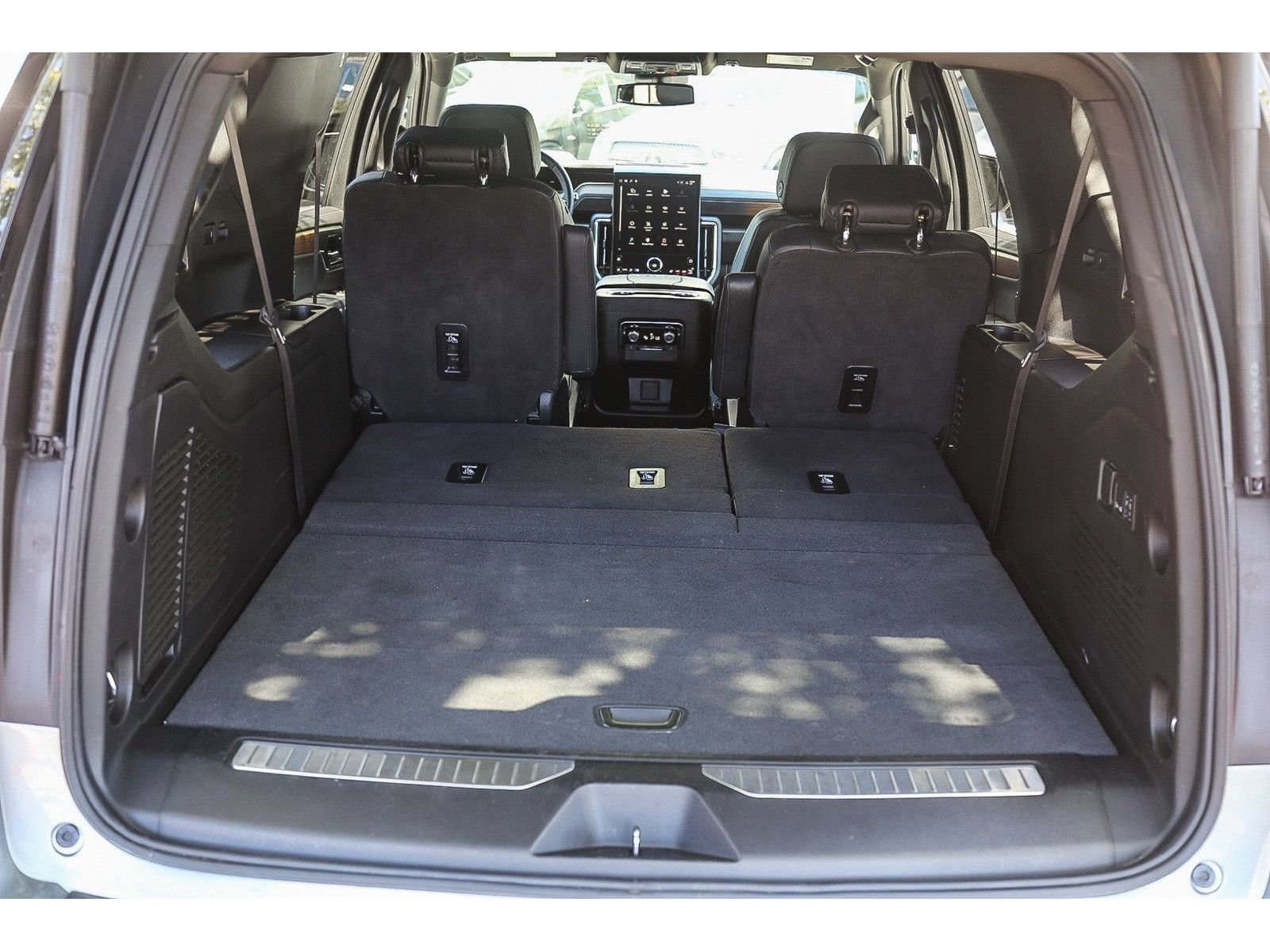 Used 2025 GMC Yukon XL Denali AWD/4WD image 22