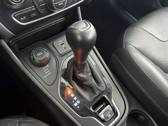 Used 2019 Jeep Cherokee Limited image 32