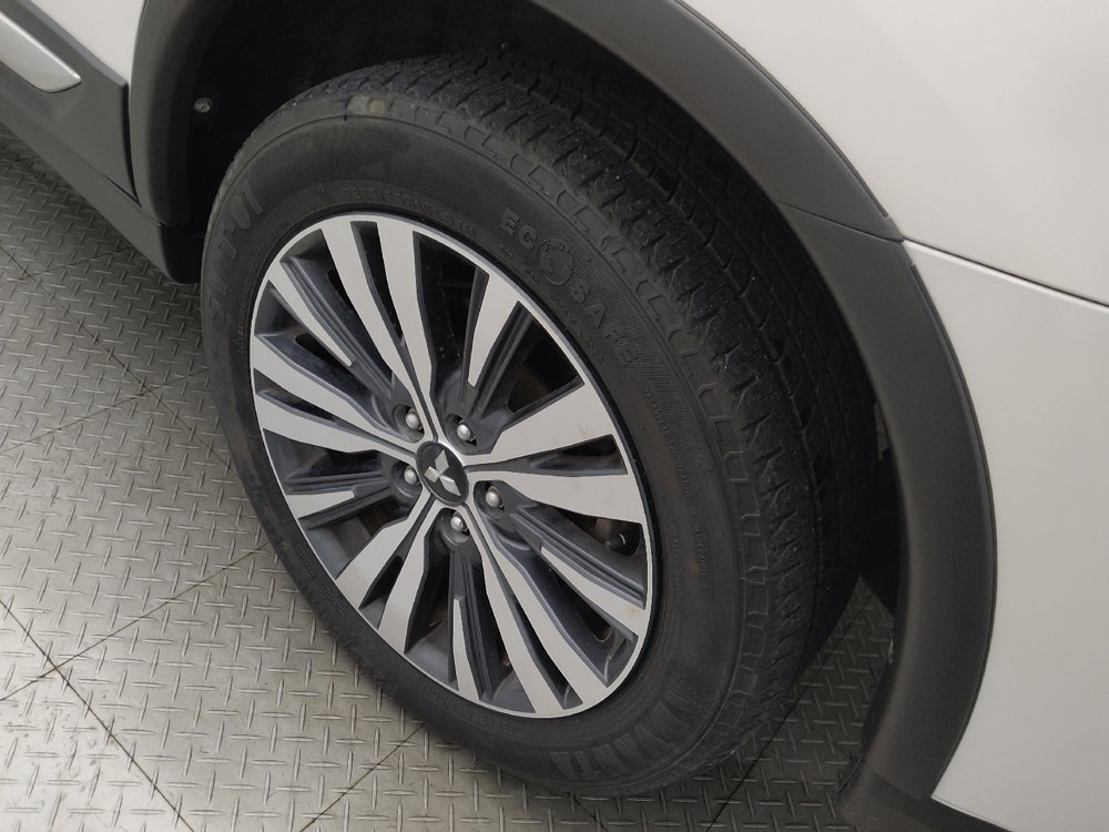 Used 2020 Mitsubishi Outlander SEL AWD/4WD image 31