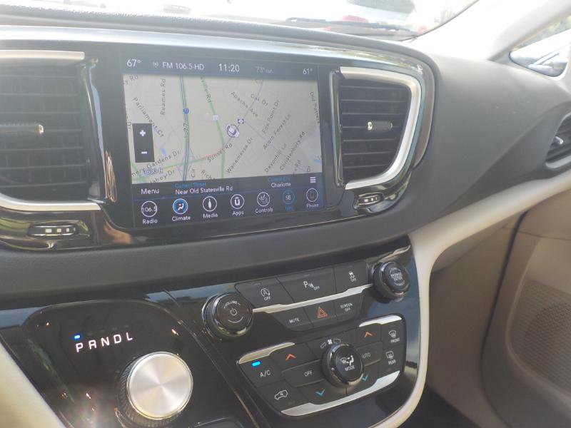 Used 2018 Chrysler Pacifica Touring-L image 13