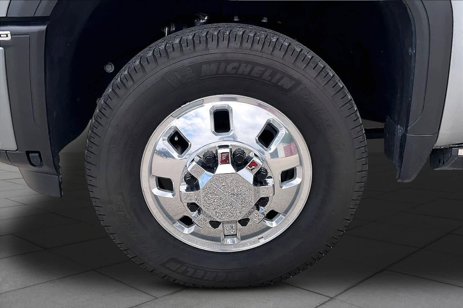 Used 2025 GMC Sierra 3500 Denali Ultimate image 11