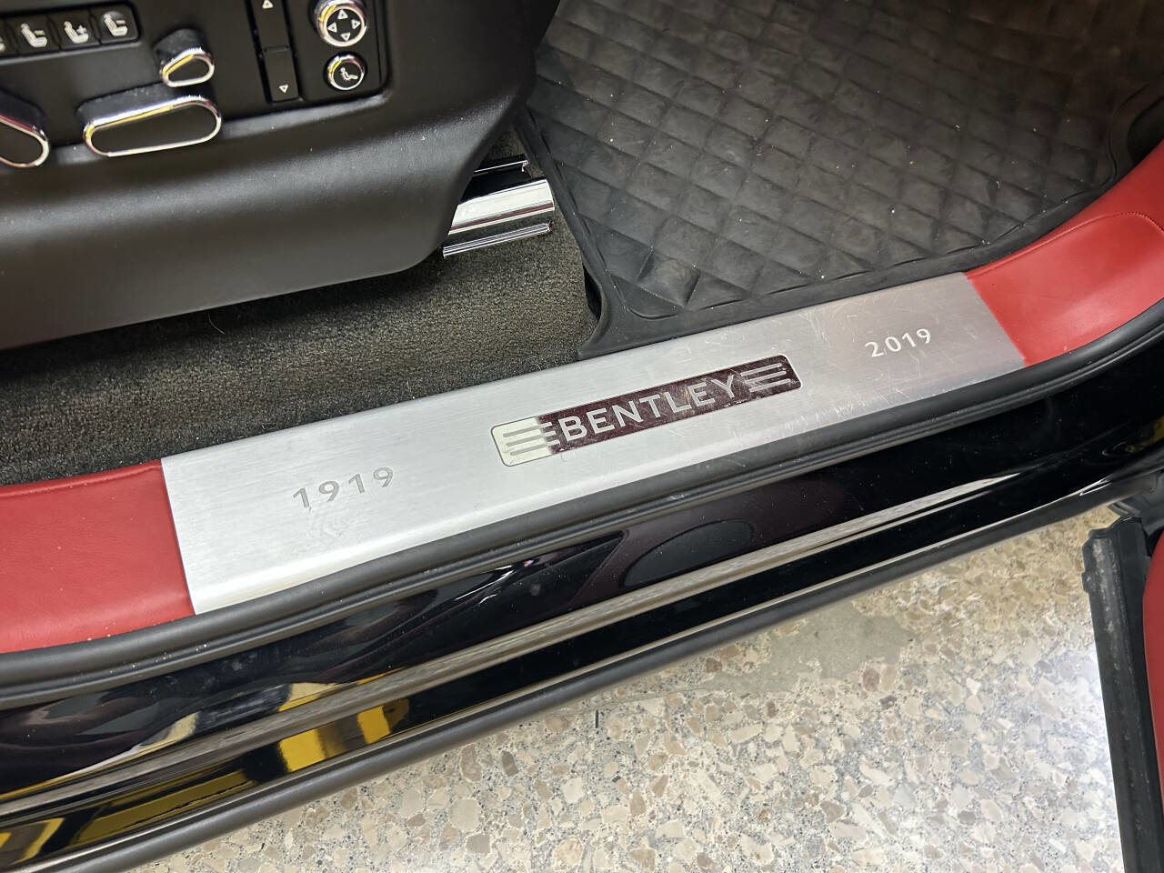Used 2019 Bentley Bentayga image 3