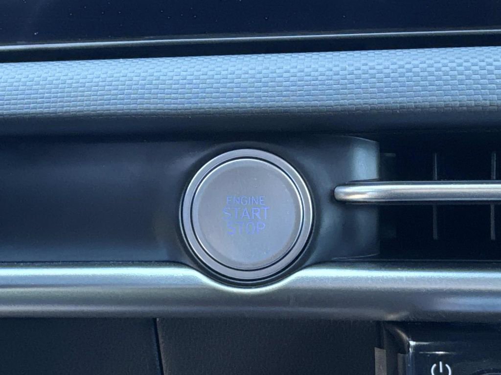 Certified 2025 Hyundai Santa Cruz SE image 18