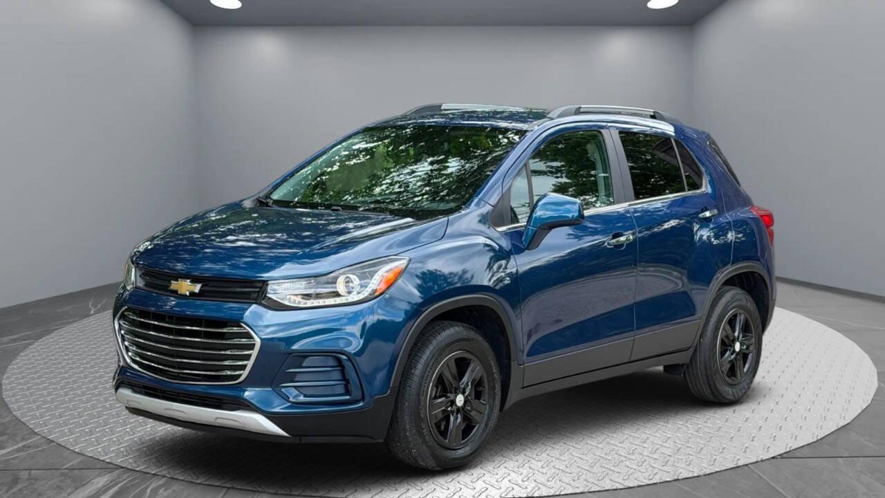 Used 2020 Chevrolet Trax LT w/ LT Convenience Package AWD/4WD image 3