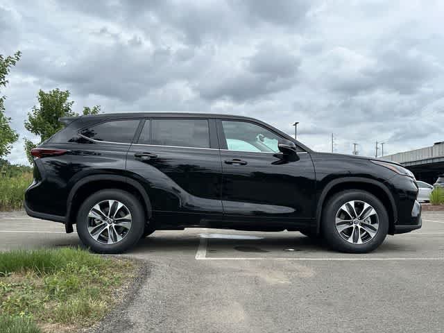 New 2024 Toyota Highlander XLE AWD/4WD image 3
