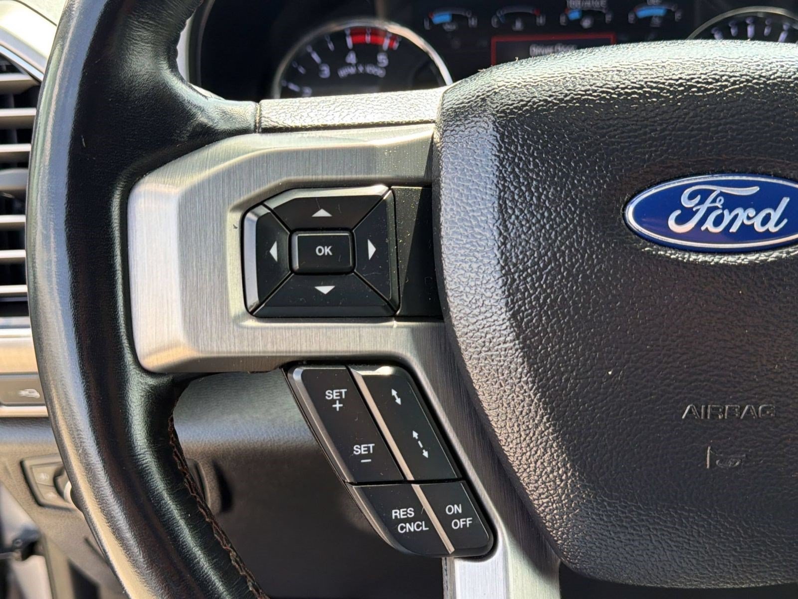 Certified 2021 Ford F250 Platinum w/ FX4 Off-Road Package AWD/4WD image 17