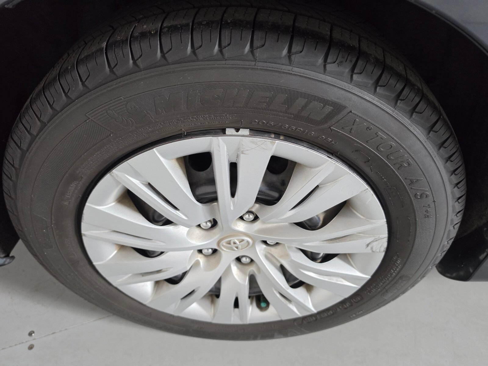 Used 2012 Toyota Camry LE FWD image 11