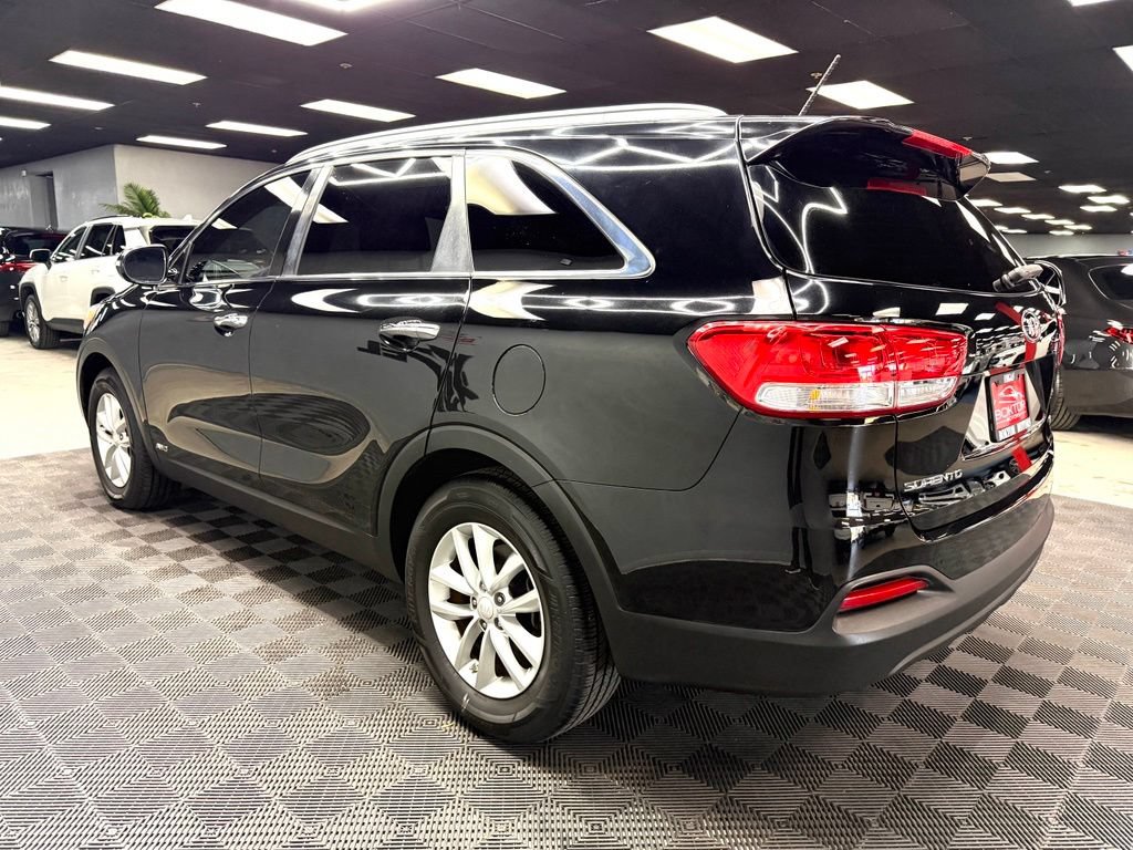 Used 2017 Kia Sorento AWD image 11