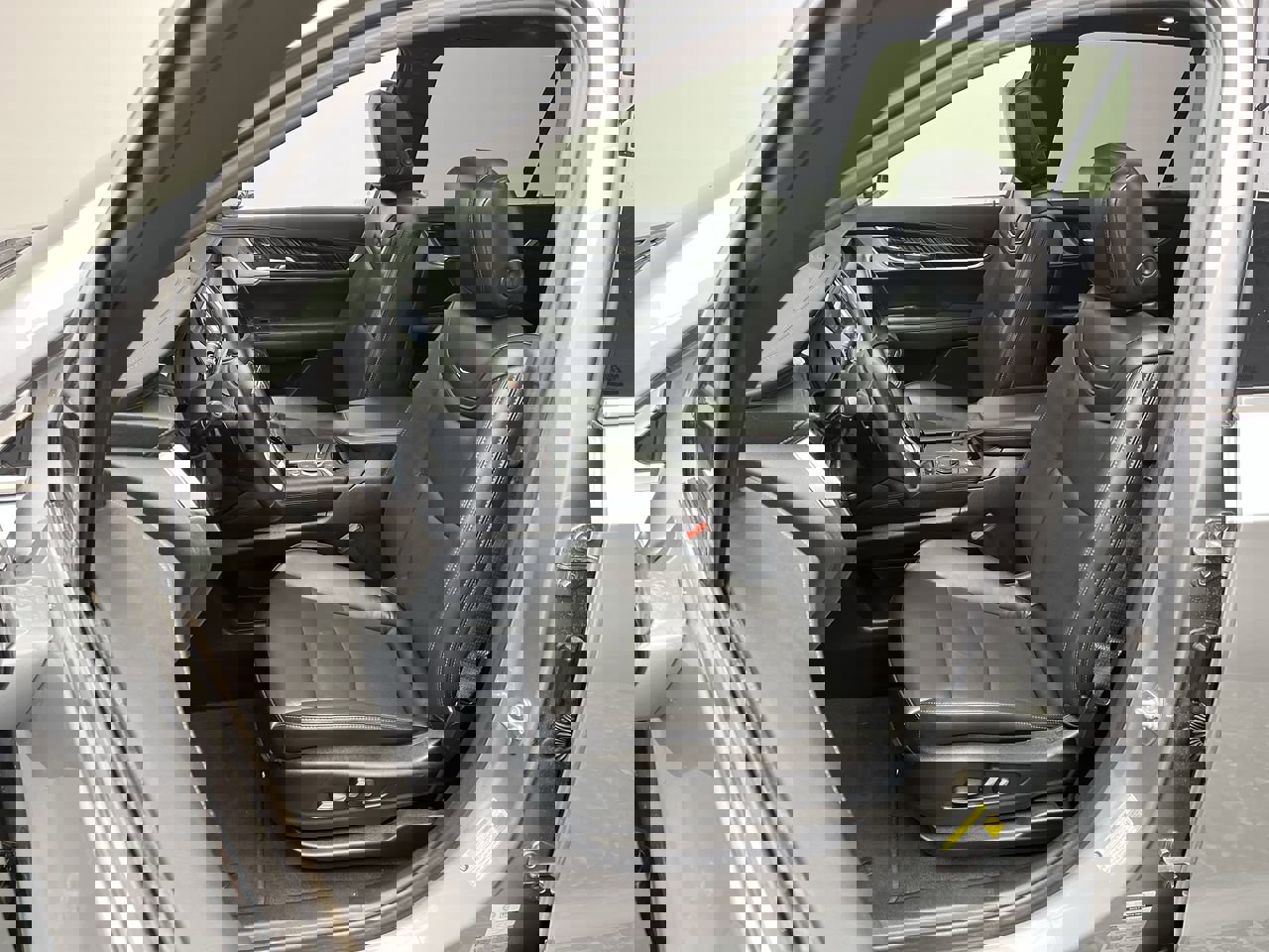 Certified 2025 Cadillac XT6 Premium Luxury AWD/4WD image 11