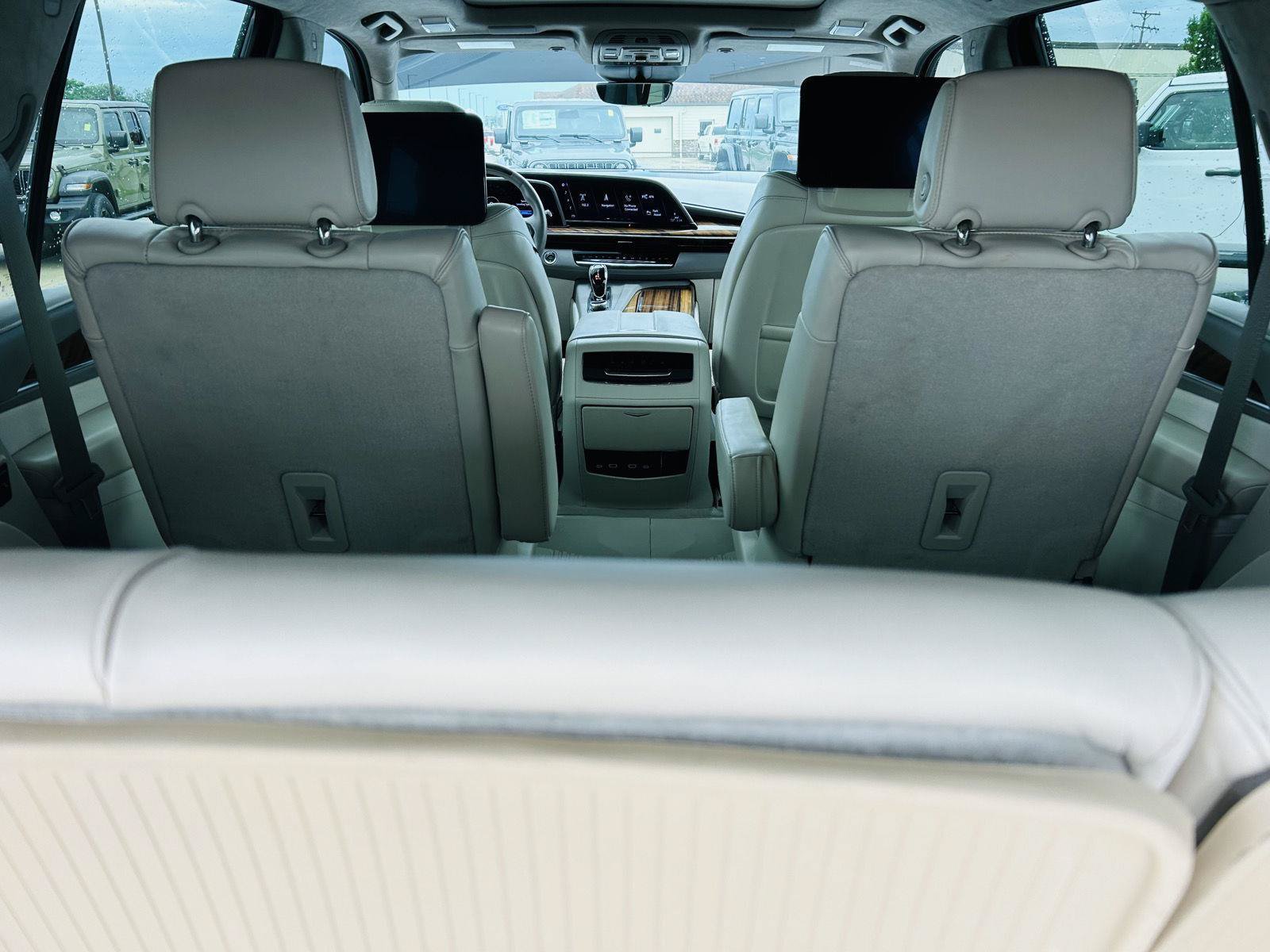 Used 2024 Cadillac Escalade Sport Platinum AWD/4WD image 38