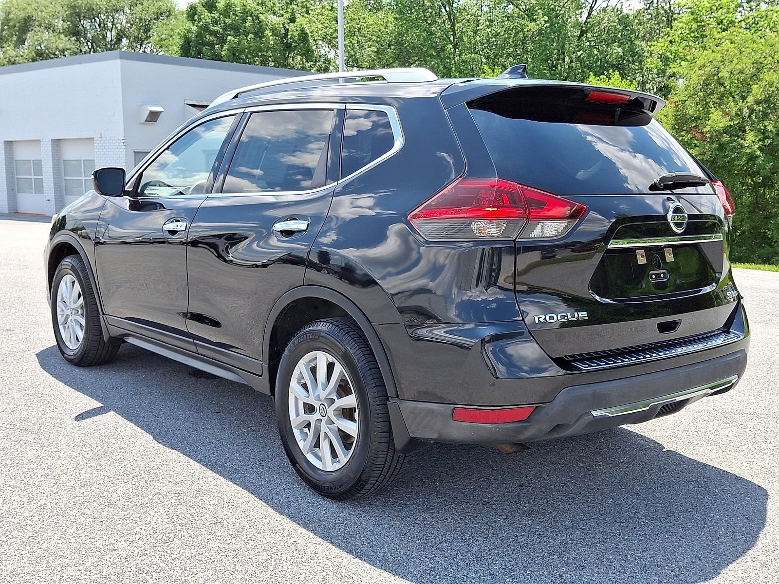 Used 2018 Nissan Rogue SV AWD/4WD image 5