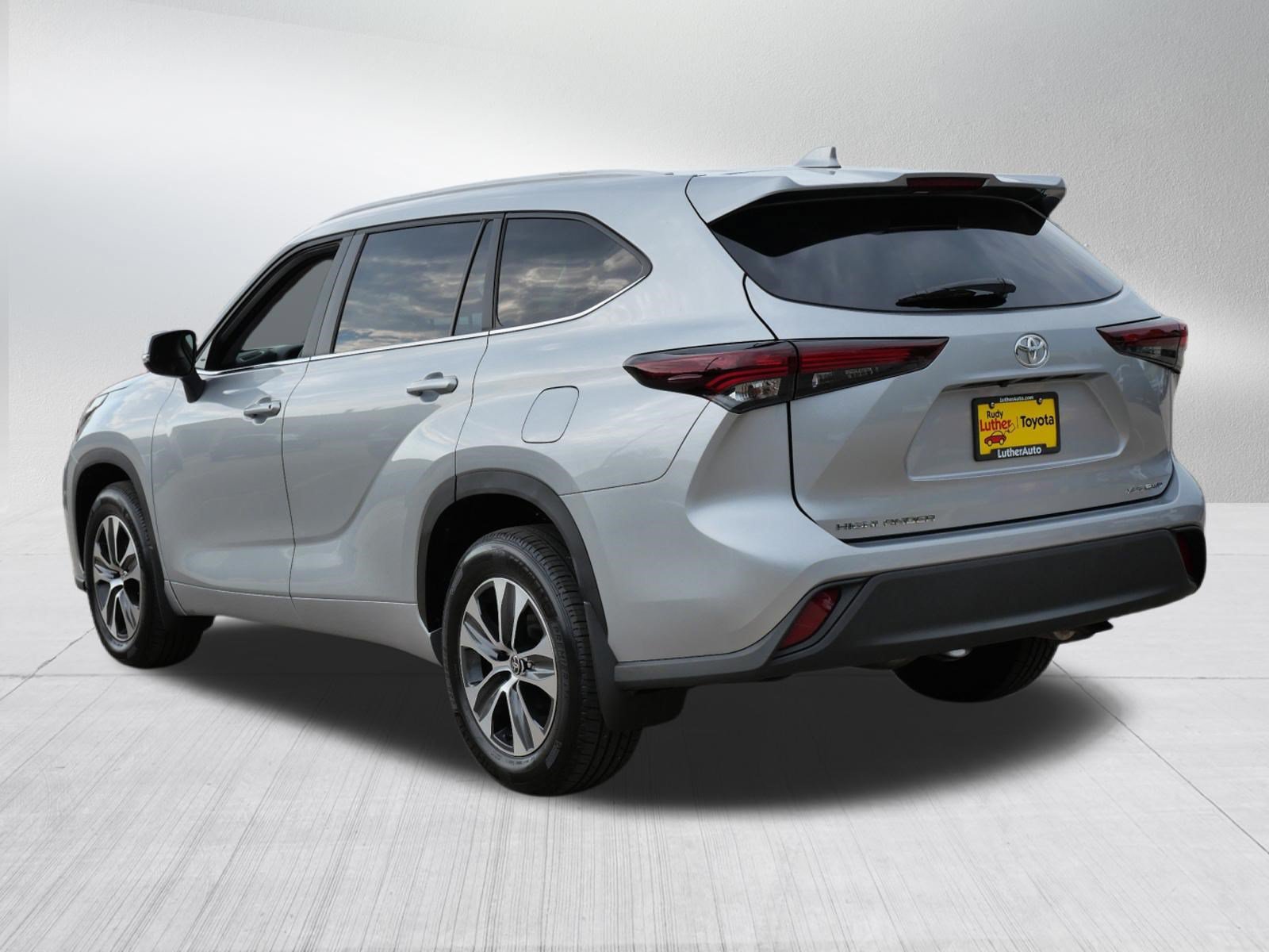 Certified 2025 Toyota Highlander XLE AWD/4WD image 6