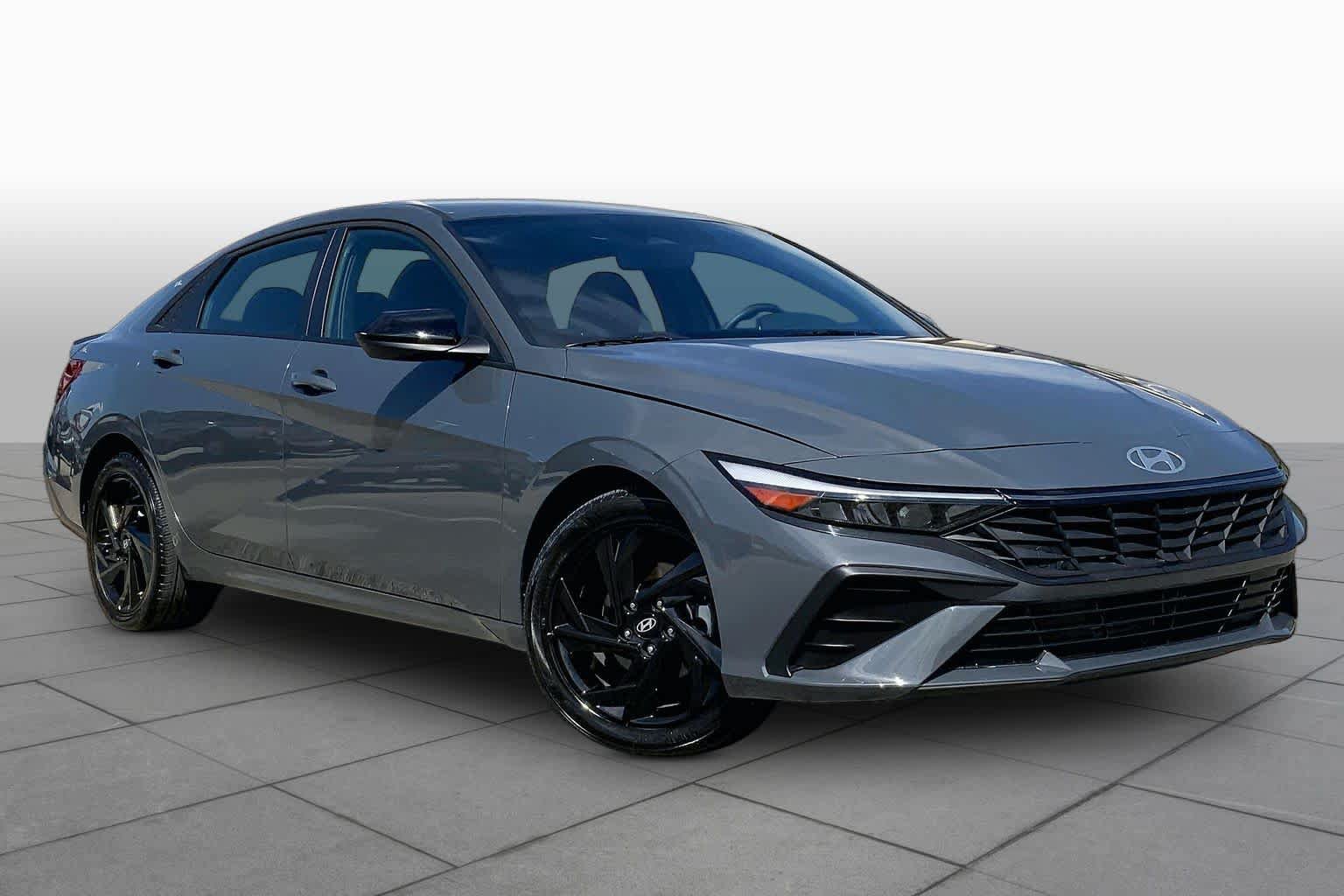 Used 2026 Hyundai Elantra Sport FWD image 2