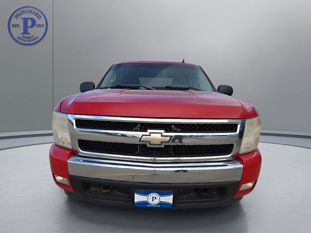 Used 2007 Chevrolet Silverado 1500 LT w/ 1LT Convenience Package AWD/4WD image 2