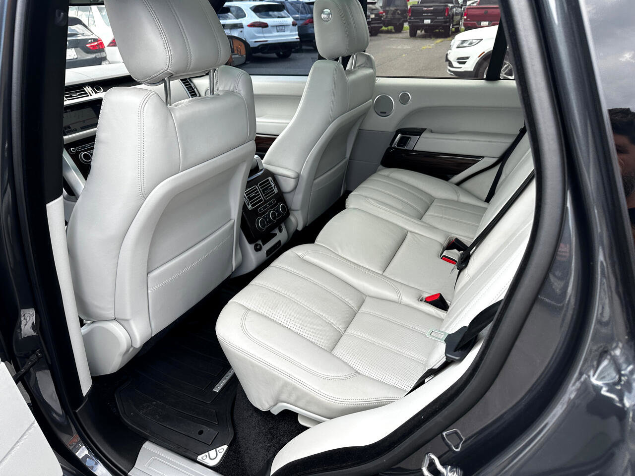 Used 2016 Land Rover Range Rover HSE image 18