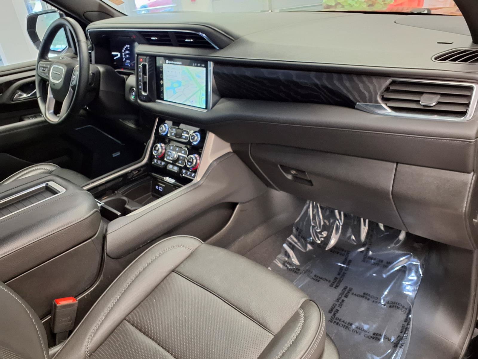 Used 2024 GMC Yukon Denali RWD image 10