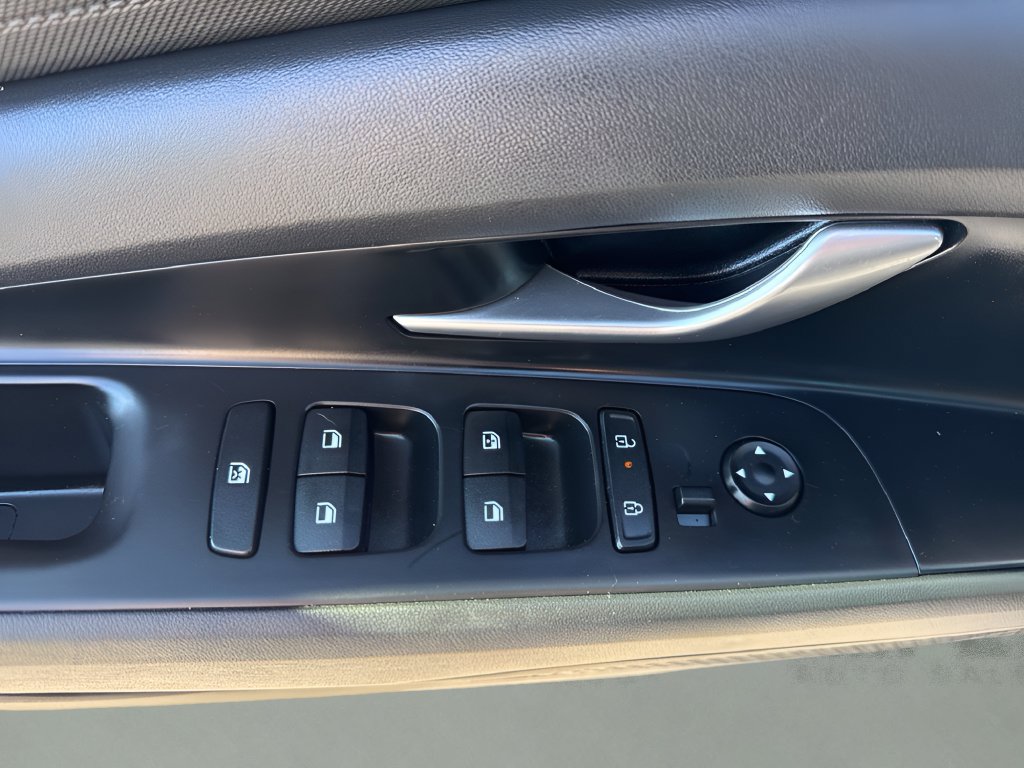 Used 2024 Hyundai Elantra SEL FWD image 23