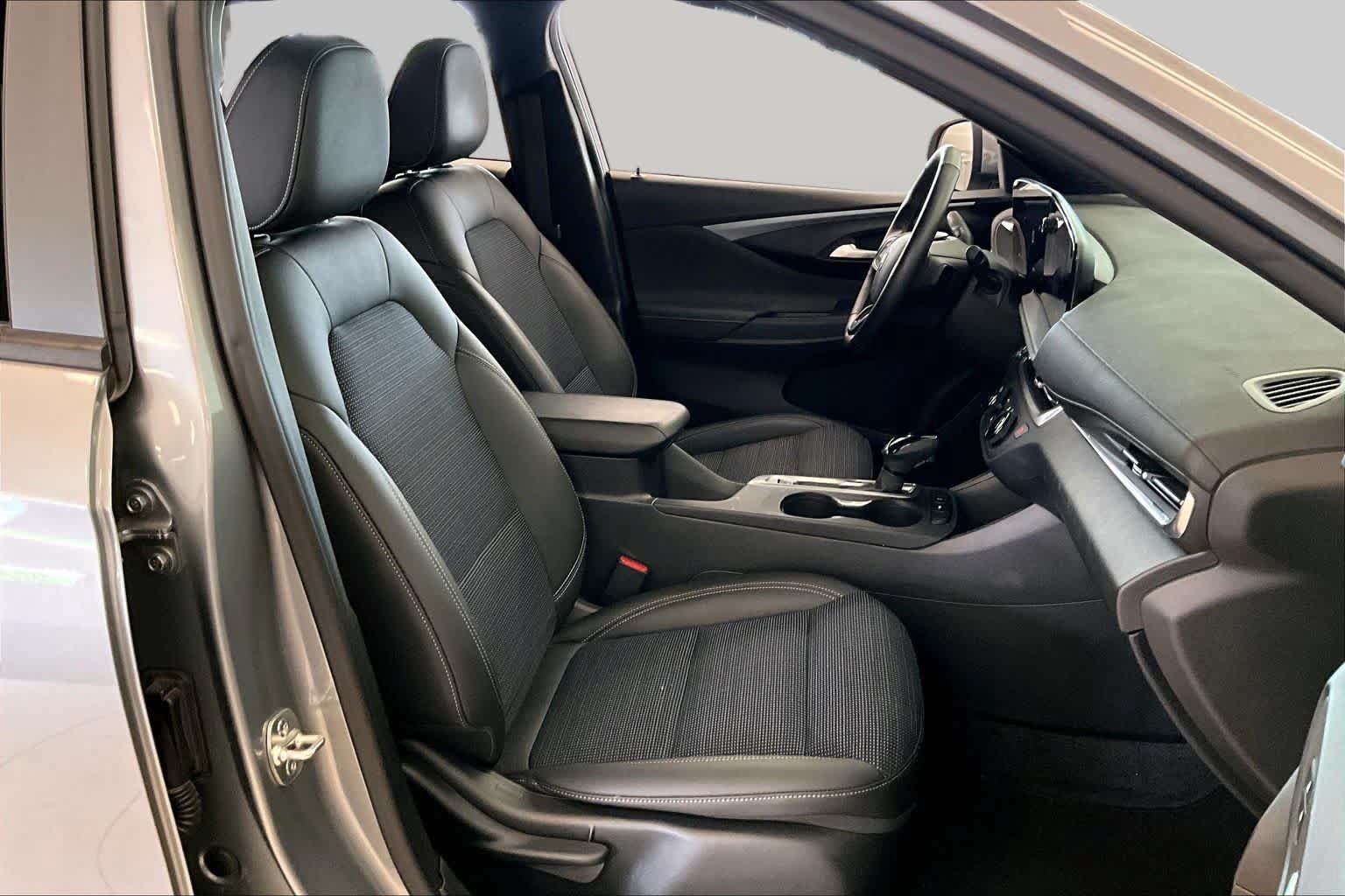 Used 2024 Buick Envista Preferred w/ Convenience I Package FWD image 8