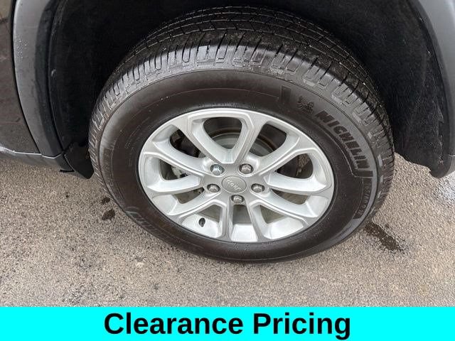 Used 2022 Jeep Grand Cherokee Laredo E w/ Security & Convenience Group AWD/4WD image 44