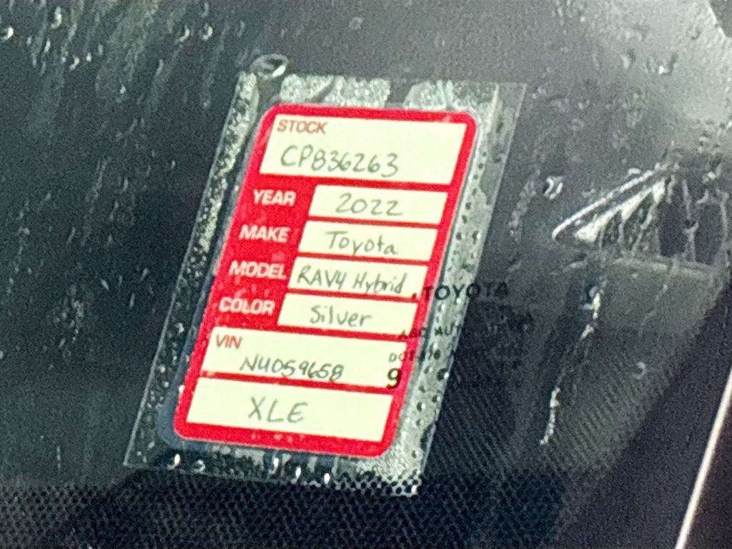 Used 2022 Toyota RAV4 XLE image 25