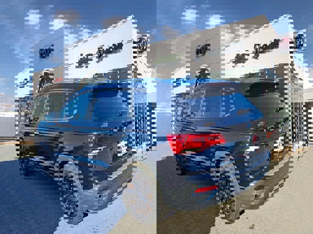 Used 2023 Volkswagen Taos SE image 3