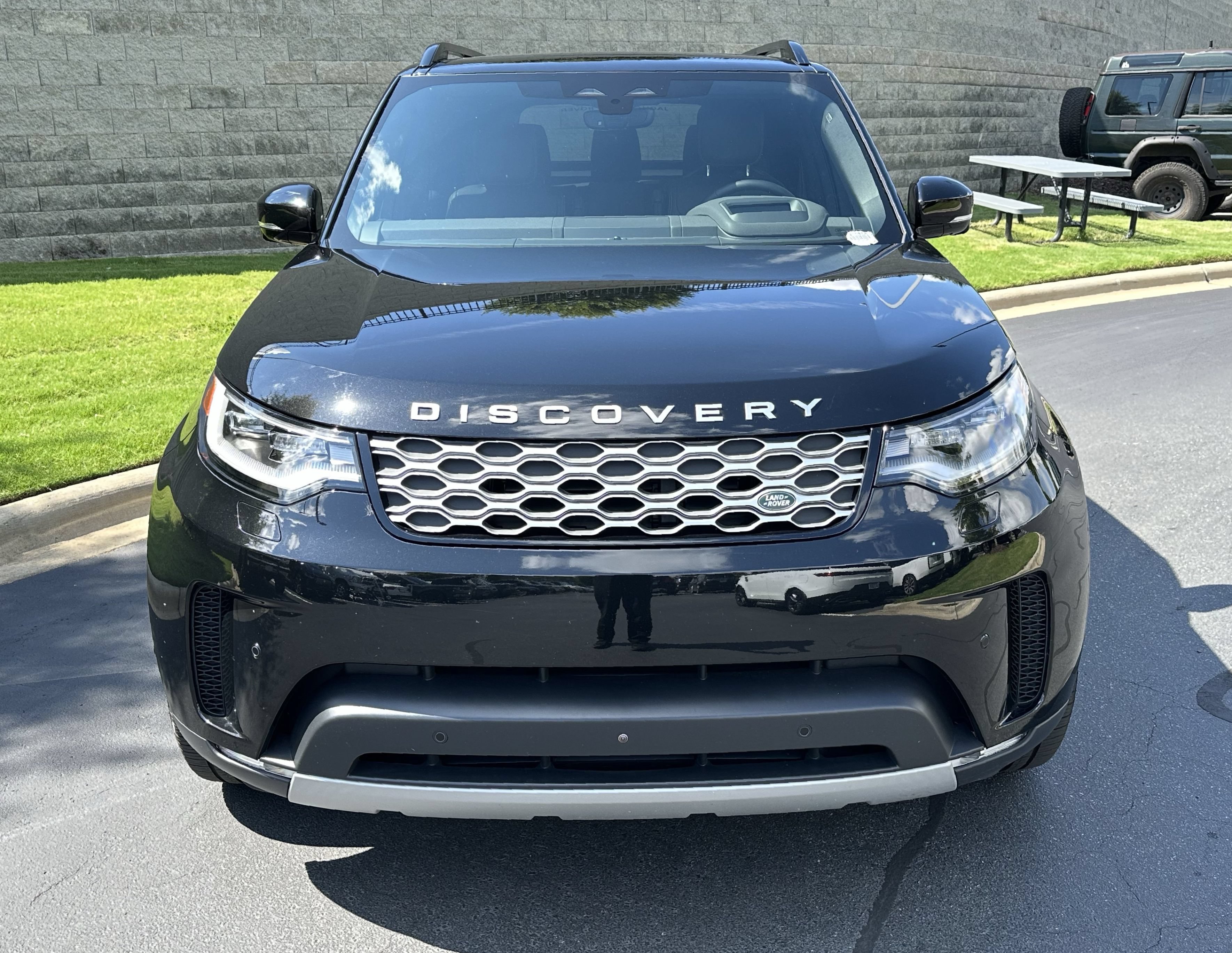 Used 2025 Land Rover Discovery S AWD/4WD image 10