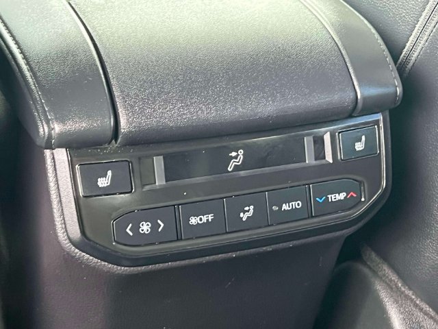 Used 2024 Toyota Highlander Platinum AWD/4WD image 18