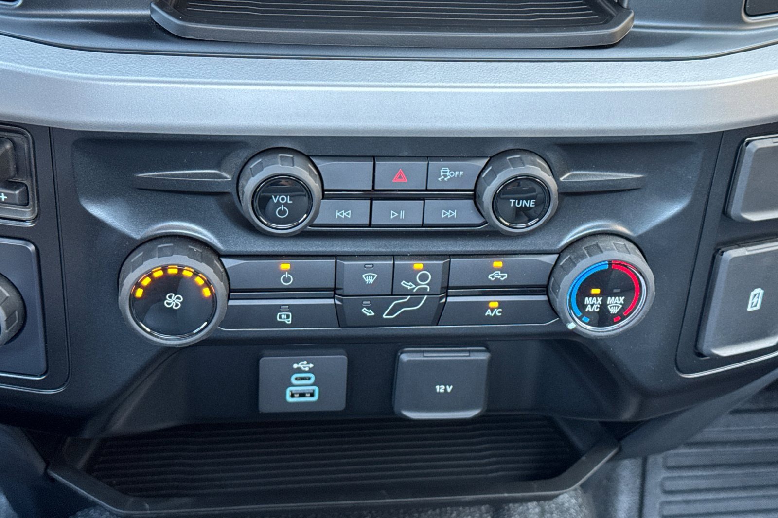 New 2025 Ford F250 XL w/ XL Chrome Package image 17