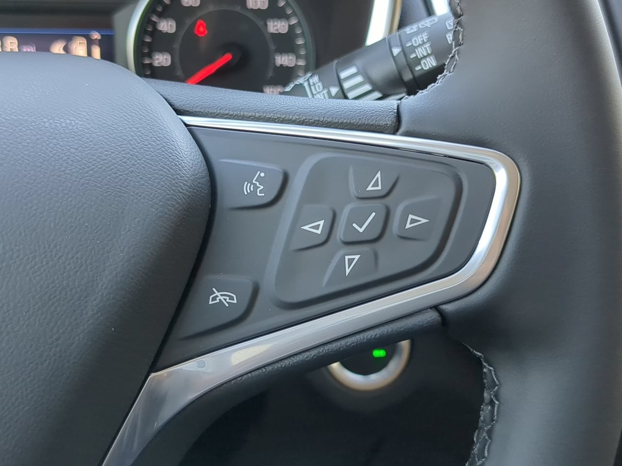 Used 2023 Chevrolet Equinox LT FWD image 25
