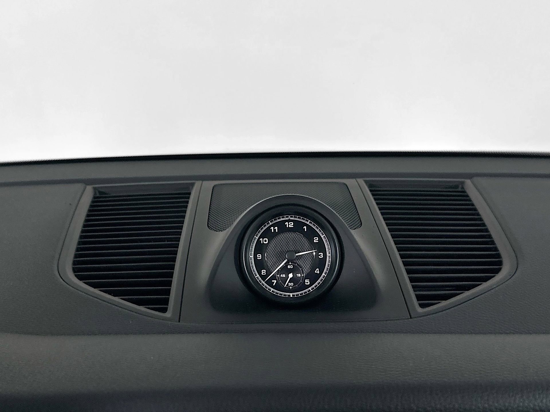 Certified 2025 Porsche Macan image 24