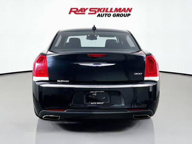 Used 2019 Chrysler 300 Limited RWD image 6