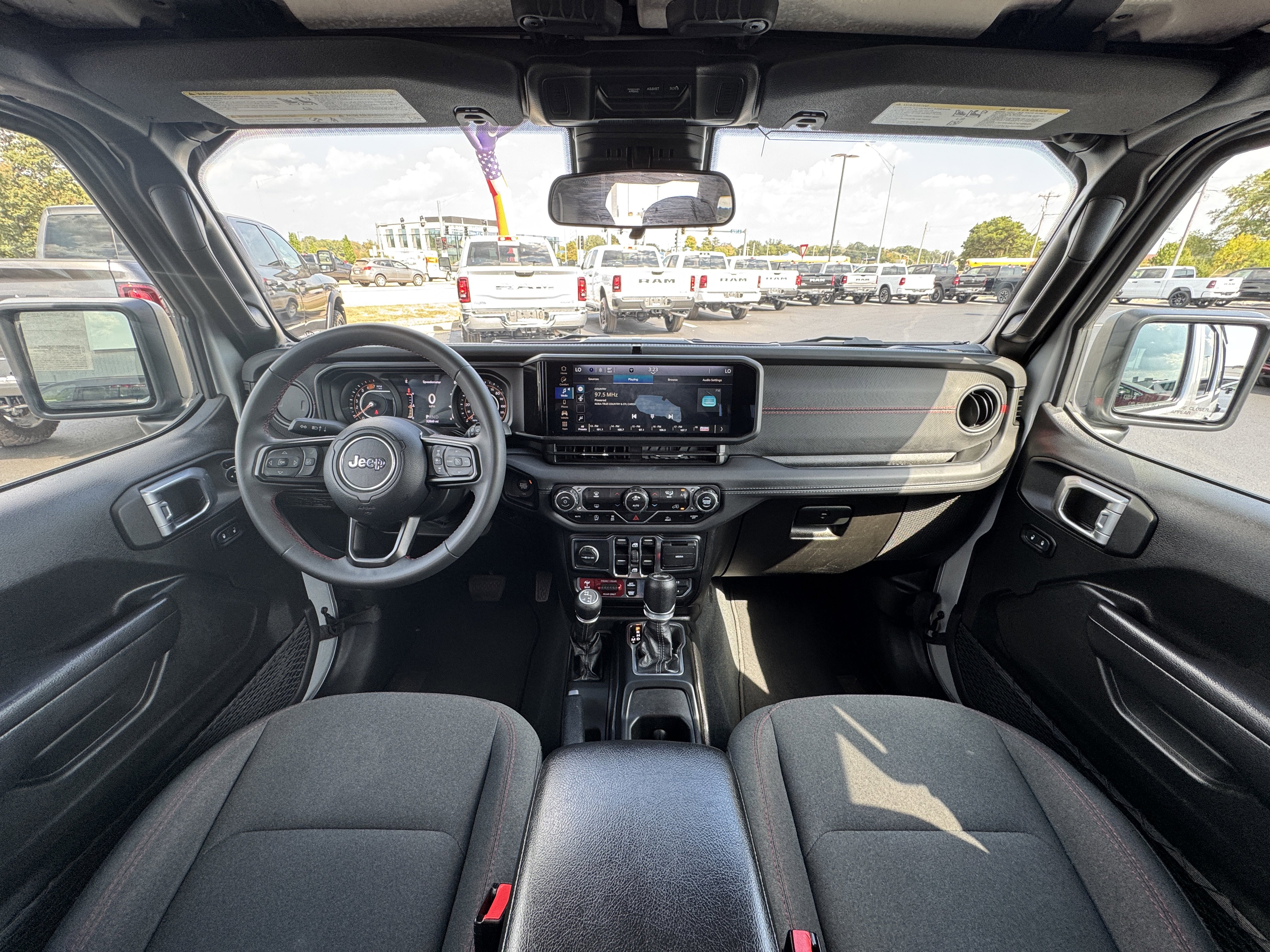 Used 2024 Jeep Wrangler Unlimited Rubicon image 13