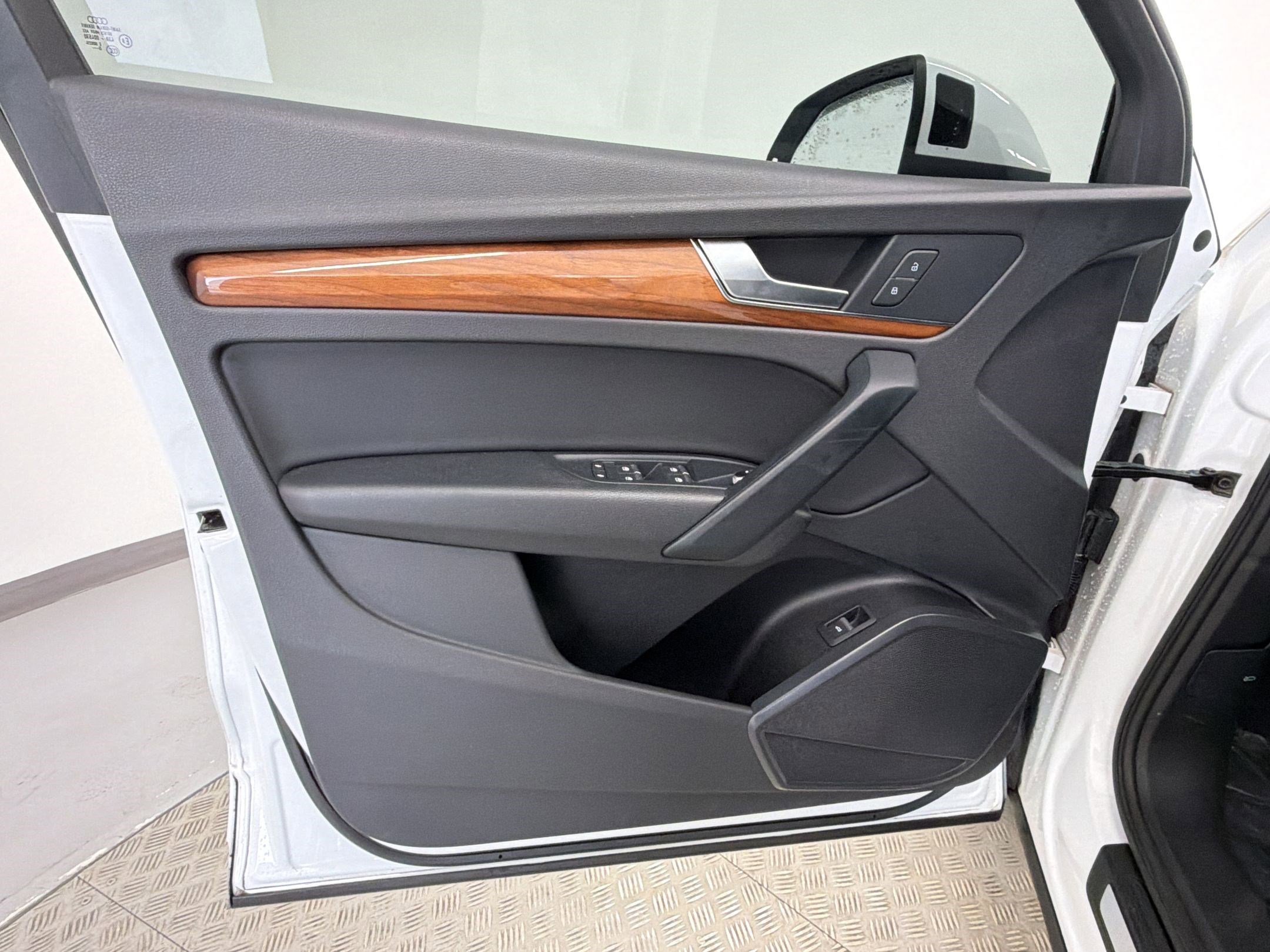 Used 2021 Audi Q5 Premium image 18