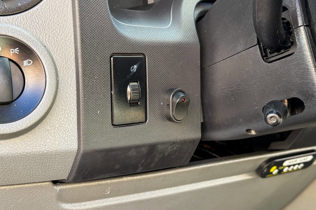 Used 2011 Ford E-350 and Econoline 350 Extended Super Duty w/ PWR Group image 20